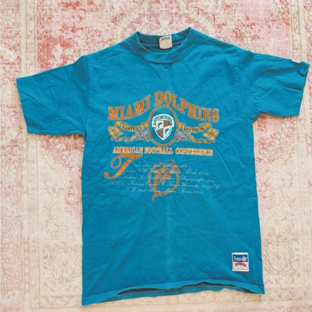 Nutmeg, Men’s Vintage Miami Dolphins Graphic T-Shirt